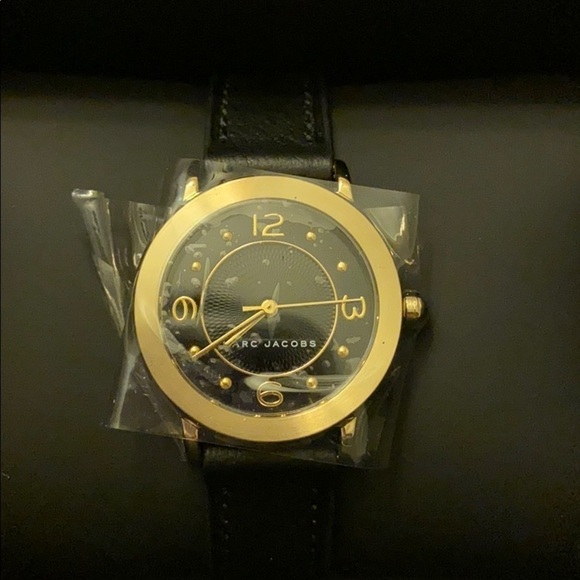 Marc Jacobs Watch - Picture 2 of 3